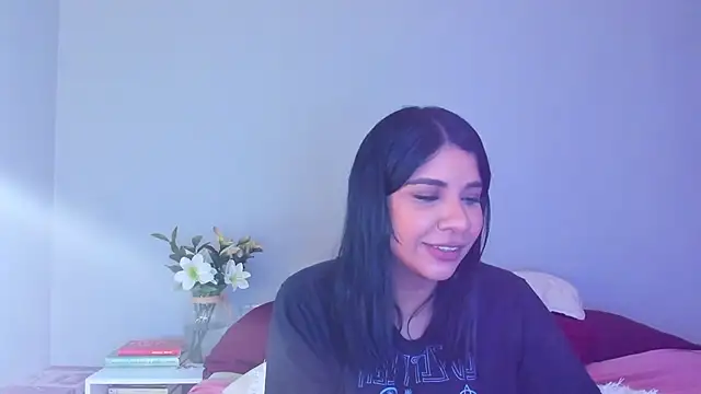 Snapshot of Laura-angeel chatting on 2, 12, 2025 Laura-angeel online show from 2, 12, 2025