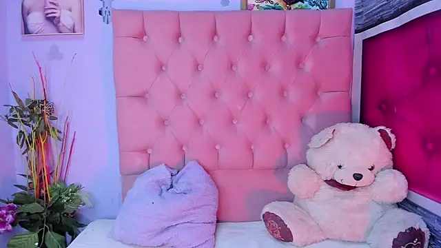 Megan Luxe online show from 8, 1, 2026