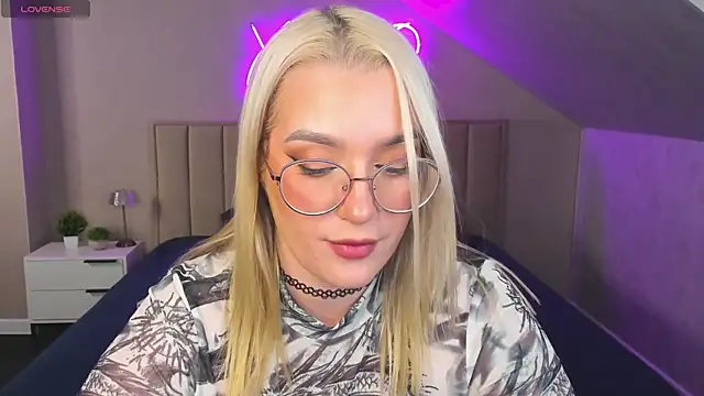 Snapshot of Vickie_Nelsson chatting on 16, 10, 2025 Vickie Nelsson online show from 16, 10, 2025