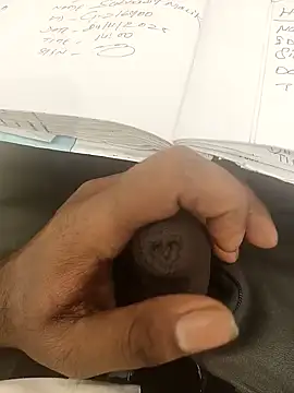 Snapshot of hotboy43339 chatting on 28, 11, 2025 hotboy43339 online show from 28, 11, 2025