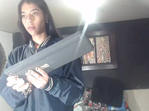 Snapshot of Dara-montenegro chatting on 18, 10, 2025 Dara-montenegro online show from 18, 10, 2025