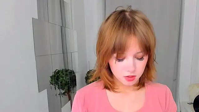 Snapshot of JanetMoor chatting on 14, 11, 2025 JanetMoor online show from 14, 11, 2025