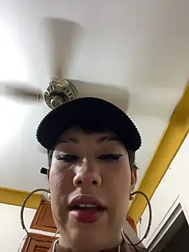 Snapshot of ZahaRose chatting on 5, 11, 2025 ZahaRose online show from 5, 11, 2025