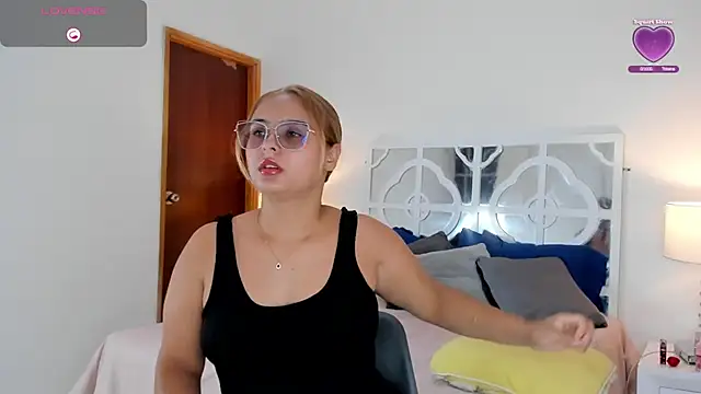 MikaelaStone online show from 22, 9, 2025