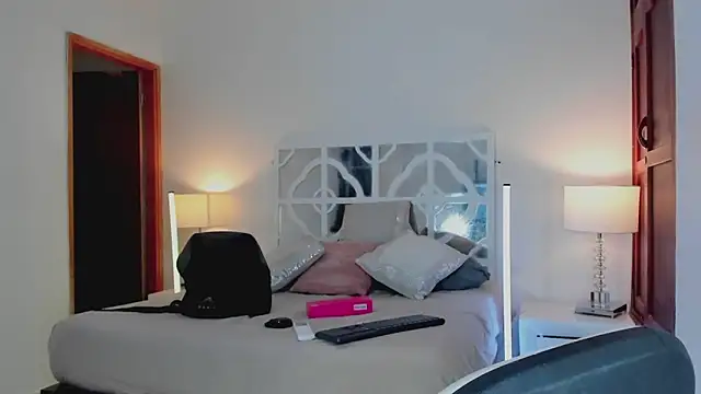 MikaelaStone online show from 4, 2, 2026