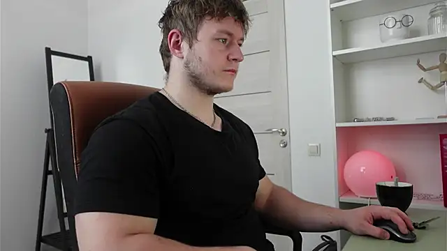 Snapshot of Richard_Dullas chatting on 8, 10, 2025 Richard Dullas online show from 8, 10, 2025