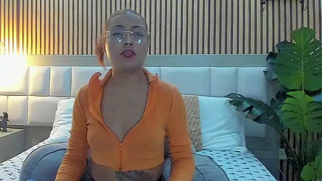 Snapshot of KattyBonnie chatting on 20, 10, 2025 KattyBonnie online show from 20, 10, 2025