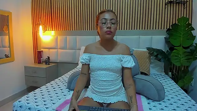 Snapshot of KattyBonnie chatting on 21, 10, 2025 KattyBonnie online show from 21, 10, 2025