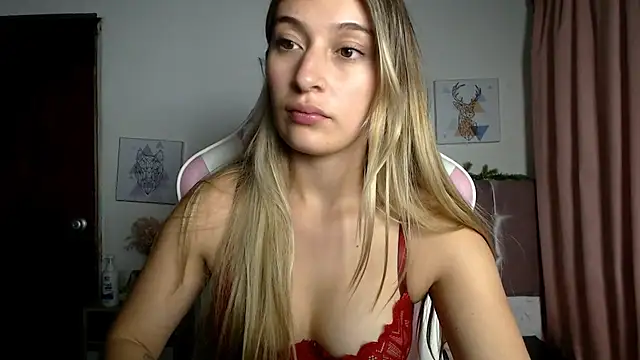 Snapshot of SophiaaLee chatting on 6, 5, 2026 SophiaaLee online show from 6, 5, 2026