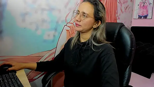 Snapshot of StarletTays chatting on 1, 12, 2025 StarletTays online show from 1, 12, 2025