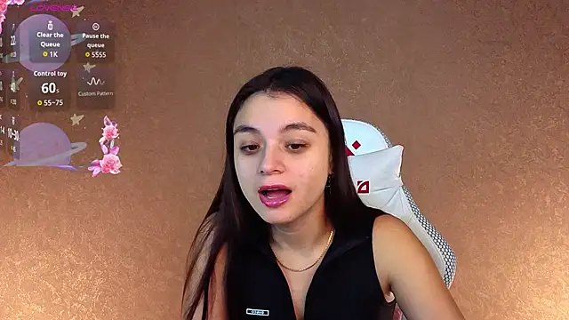 Snapshot of Leila_Hefner chatting on 10, 10, 2025 Leila Hefner online show from 10, 10, 2025