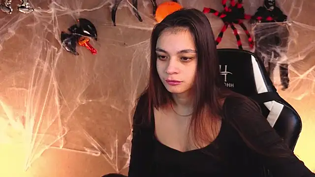 Snapshot of Leila_Hefner chatting on 29, 10, 2025 Leila Hefner online show from 29, 10, 2025