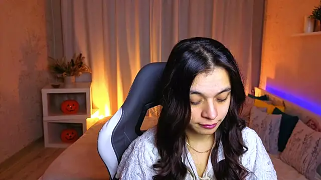 Snapshot of Leila_Hefner chatting on 15, 11, 2025 Leila Hefner online show from 15, 11, 2025