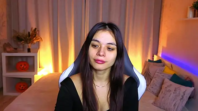 Snapshot of Leila_Hefner chatting on 22, 11, 2025 Leila Hefner online show from 22, 11, 2025