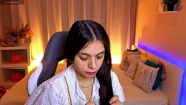 Snapshot of Leila_Hefner chatting on 27, 11, 2025 Leila Hefner online show from 27, 11, 2025