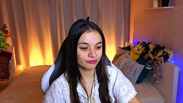 Snapshot of Leila_Hefner chatting on 5, 12, 2025 Leila Hefner online show from 5, 12, 2025