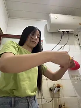 Snapshot of crhong666 chatting on 1, 10, 2025 crhong666 online show from 1, 10, 2025