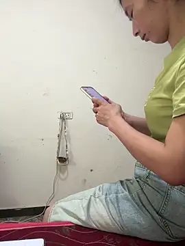 Snapshot of crhong666 chatting on 7, 10, 2025 crhong666 online show from 7, 10, 2025