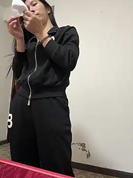 Snapshot of crhong666 chatting on 27, 10, 2025 crhong666 online show from 27, 10, 2025