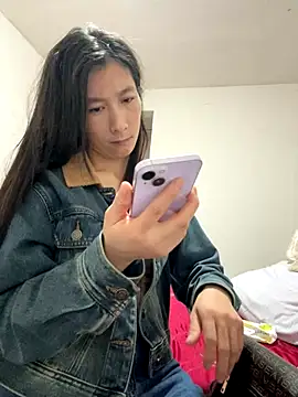 Snapshot of crhong666 chatting on 8, 11, 2025 crhong666 online show from 8, 11, 2025