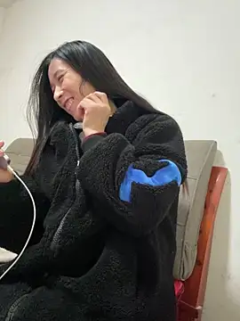 Snapshot of crhong666 chatting on 4, 12, 2025 crhong666 online show from 4, 12, 2025