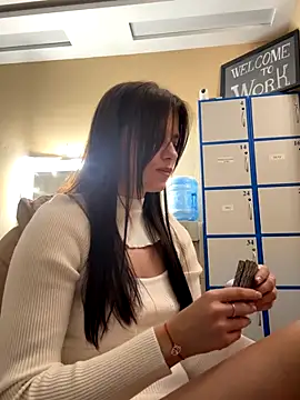 Snapshot of kimberlyy77 chatting on 15, 10, 2025 kimberlyy77 online show from 15, 10, 2025