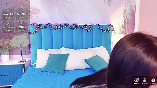 Snapshot of kimberlyy77 chatting on 17, 10, 2025 kimberlyy77 online show from 17, 10, 2025