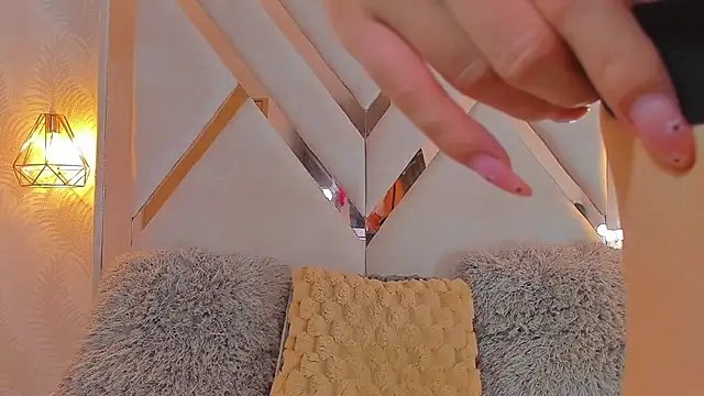 anni honeyriveras online show from 24, 9, 2025