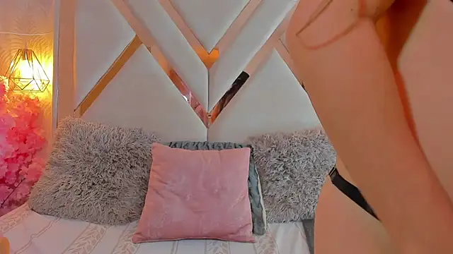 anni honeyriveras online show from 5, 4, 2026