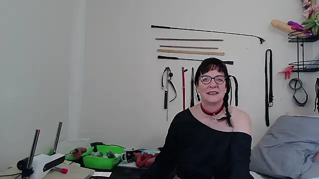 honey47 online show from 11, 1, 2026