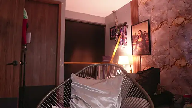 hannachris- online show from 1, 12, 2025