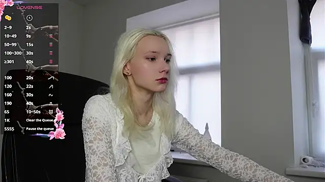 Laura Chaplin online show from 28, 3, 2026