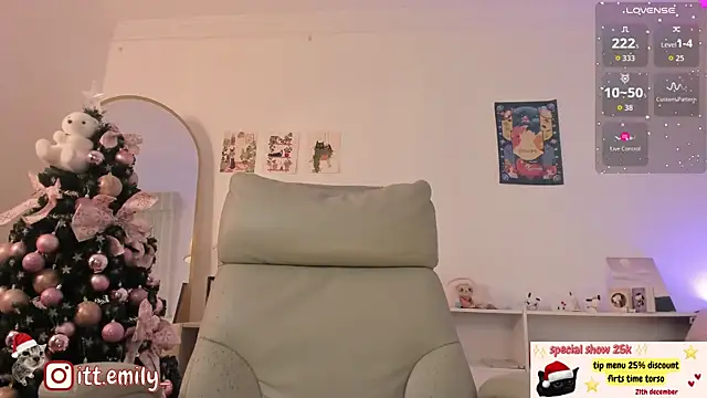 Snapshot of emily_uwu0 chatting on 21, 12, 2025 emily uwu0 online show from 21, 12, 2025