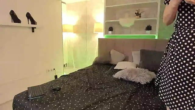 Snapshot of IsabelKiss chatting on 20, 9, 2025 IsabelKiss online show from 20, 9, 2025