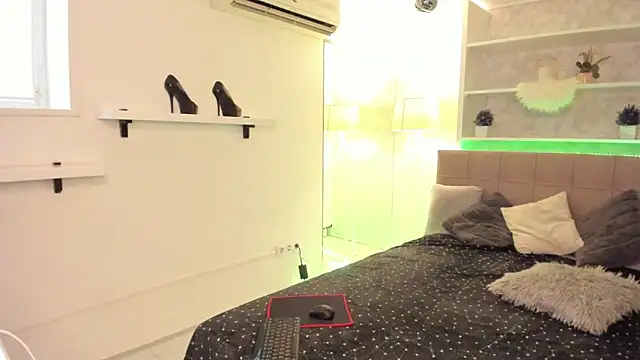 Snapshot of IsabelKiss chatting on 29, 10, 2025 IsabelKiss online show from 29, 10, 2025