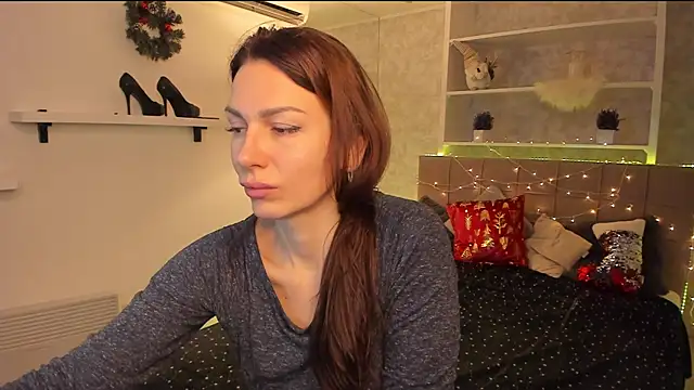 Snapshot of IsabelKiss chatting on 15, 12, 2025 IsabelKiss online show from 15, 12, 2025