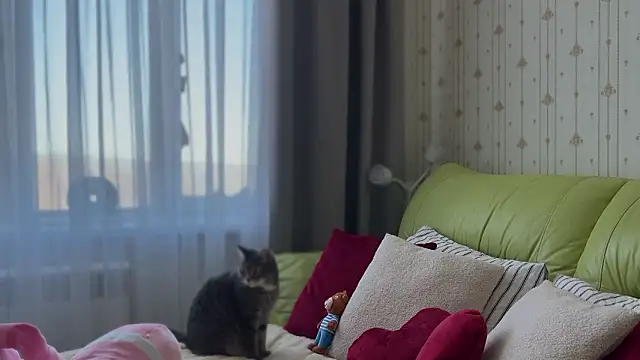 Estella Elwood online show from 3, 2, 2026