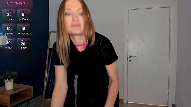 Snapshot of EvelynPoole chatting on 13, 9, 2025 EvelynPoole online show from 13, 9, 2025