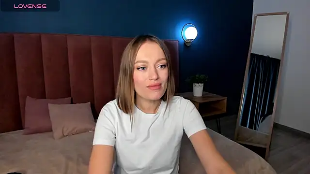 Snapshot of EvelynPoole chatting on 14, 9, 2025 EvelynPoole online show from 14, 9, 2025