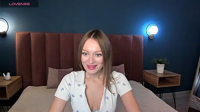 Snapshot of EvelynPoole chatting on 19, 9, 2025 EvelynPoole online show from 19, 9, 2025