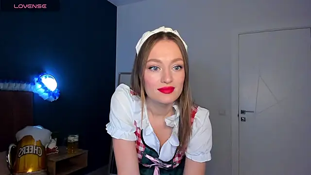 Snapshot of EvelynPoole chatting on 26, 9, 2025 EvelynPoole online show from 26, 9, 2025