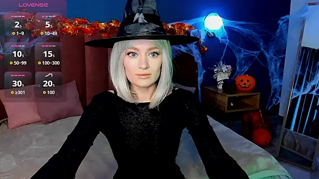 Snapshot of EvelynPoole chatting on 23, 10, 2025 EvelynPoole online show from 23, 10, 2025