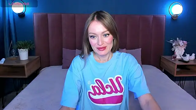 Snapshot of EvelynPoole chatting on 23, 11, 2025 EvelynPoole online show from 23, 11, 2025