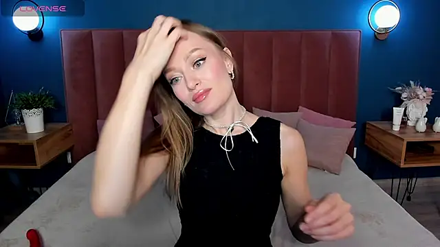 Snapshot of EvelynPoole chatting on 30, 11, 2025 EvelynPoole online show from 30, 11, 2025