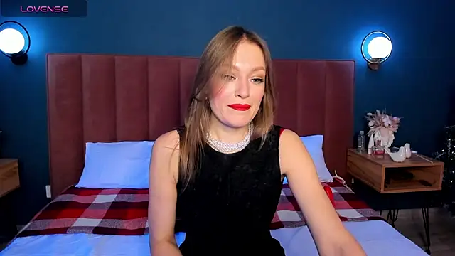 Snapshot of EvelynPoole chatting on 4, 12, 2025 EvelynPoole online show from 4, 12, 2025