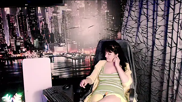 AMOURSWEET2025 online show from 17, 4, 2026