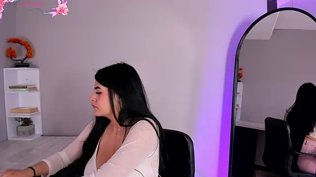 Emma  clark  online show from 13, 9, 2025