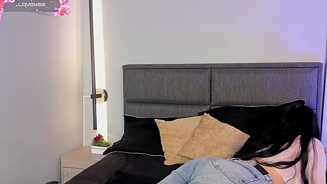 Emma  clark  online show from 8, 10, 2025