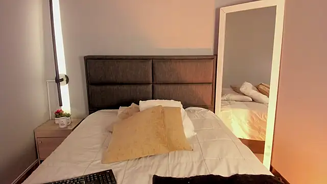 Emma  clark  online show from 31, 3, 2026