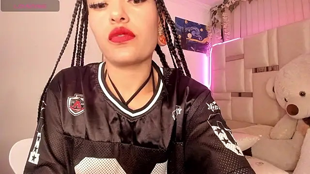 Snapshot of Cleo-smith chatting on 19, 9, 2025 Cleo-smith online show from 19, 9, 2025